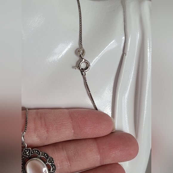 Vintage Grey Marcasite Crystal Shell Pearl Centre Pendant Necklace - Picture 3 of 12